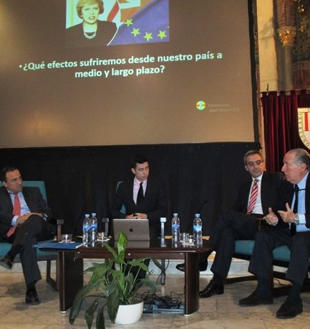 Els experts del debat a tres sobre economia adverteixen de l'endeutament global